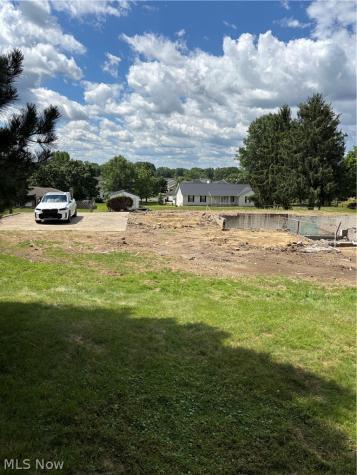 1133 Scenicrest Street NW Uniontown OH 44685