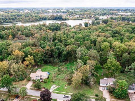 V/l Diplomat Drive Stow OH 44224