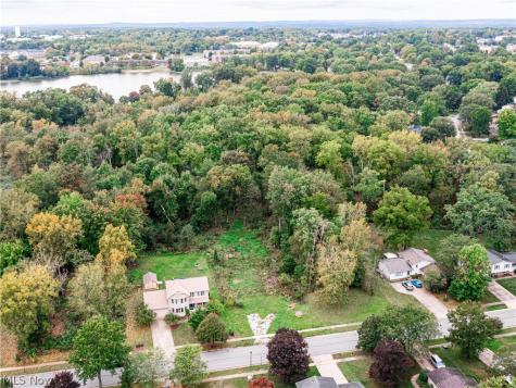 V/l Diplomat Drive Stow OH 44224