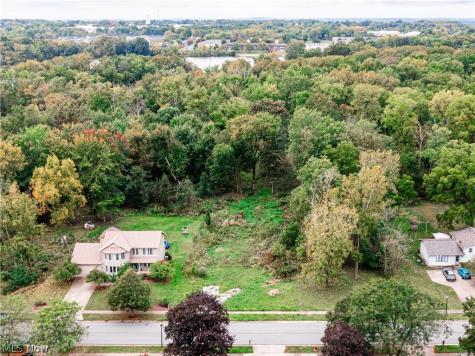 V/l Diplomat Drive Stow OH 44224