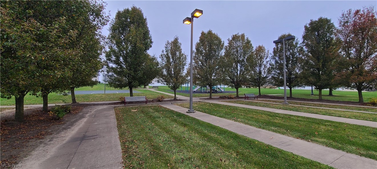 V/l Monroe Square Barberton OH 44203