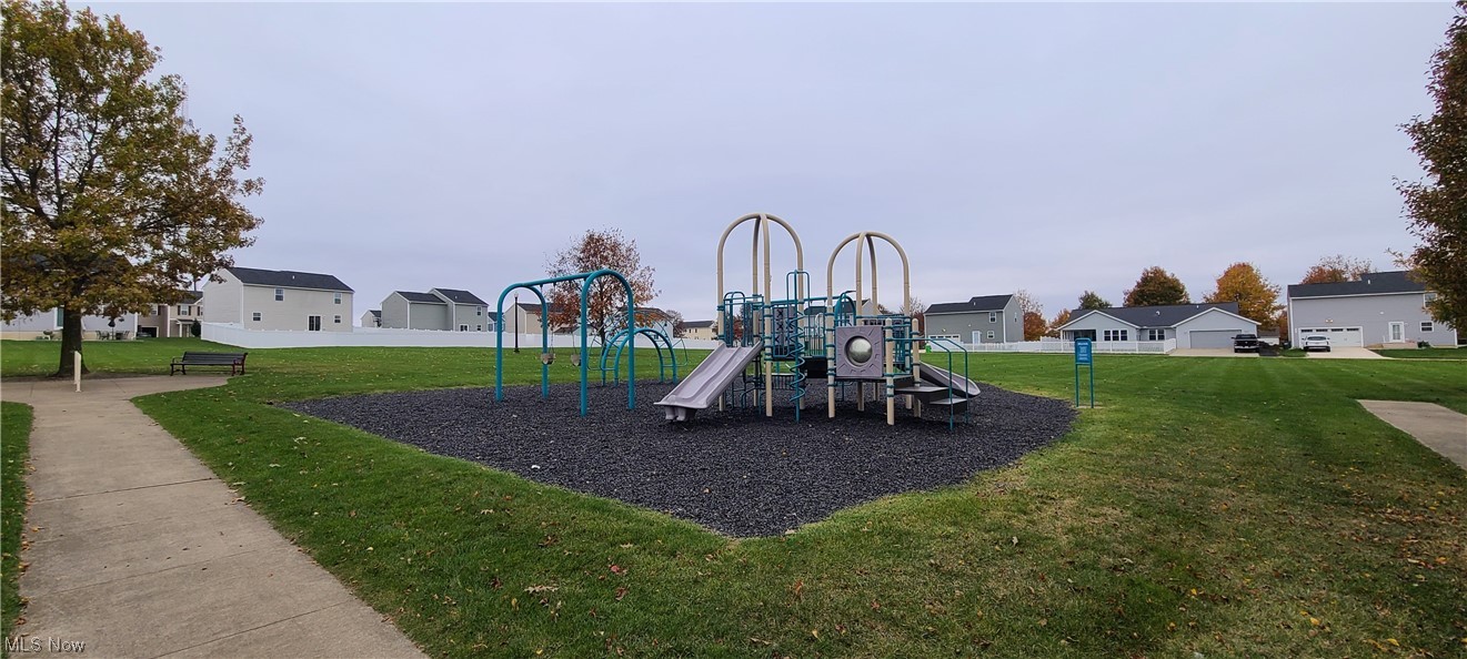 V/l Monroe Square Barberton OH 44203
