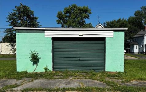 137 Wood Avenue Niles OH 44446