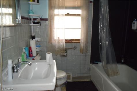 6210 Heisley Avenue Cleveland OH 44105