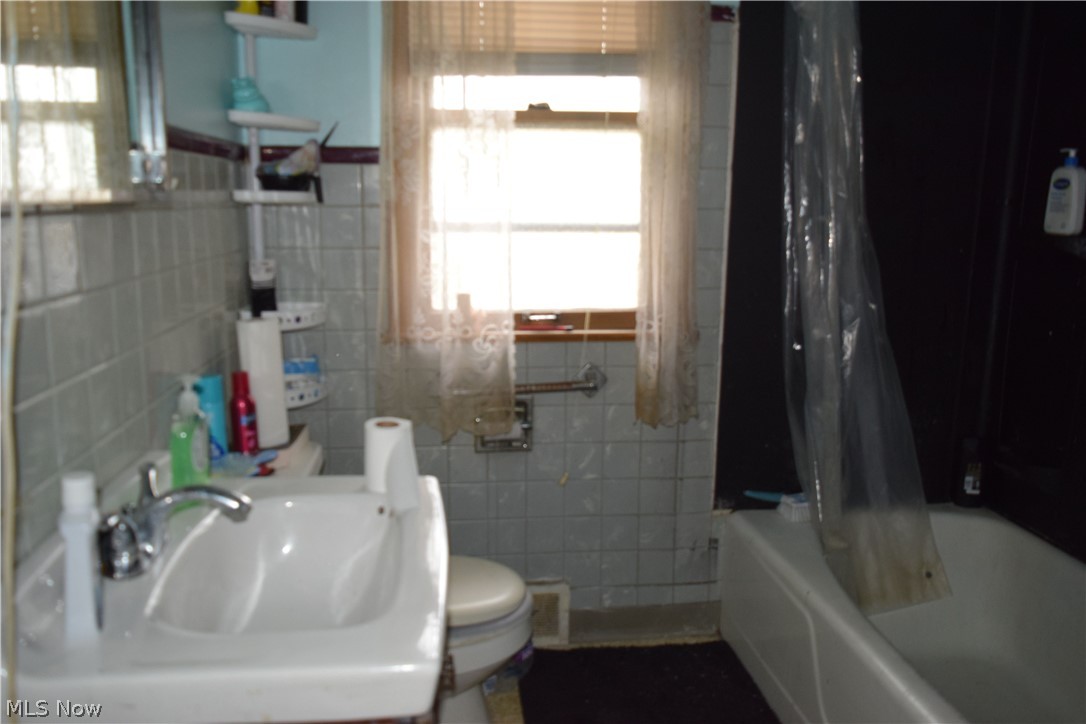 6210 Heisley Avenue Cleveland OH 44105
