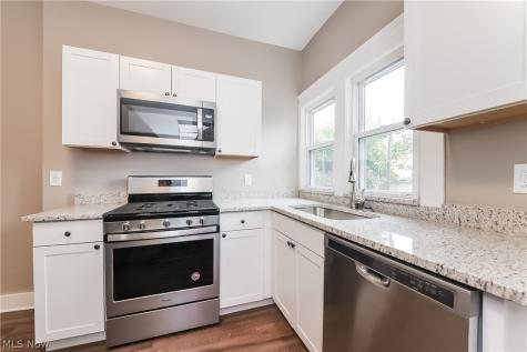 1376 Gladys Avenue Lakewood OH 44107