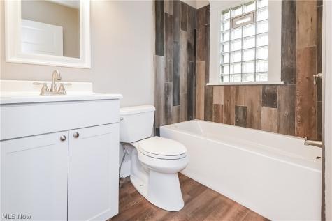 1376 Gladys Avenue Lakewood OH 44107