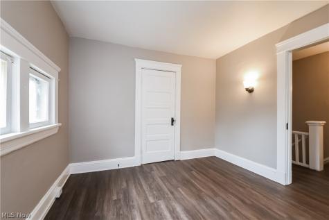 1376 Gladys Avenue Lakewood OH 44107