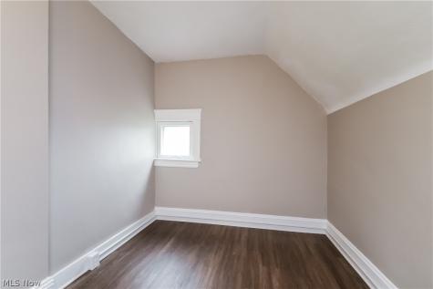 1376 Gladys Avenue Lakewood OH 44107