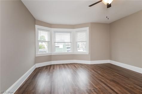 1376 Gladys Avenue Lakewood OH 44107