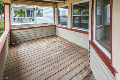 1376 Gladys Avenue Lakewood OH 44107