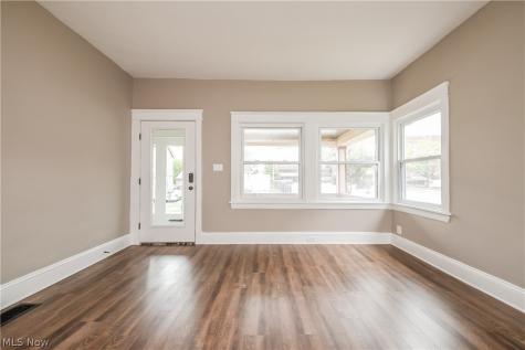 1376 Gladys Avenue Lakewood OH 44107