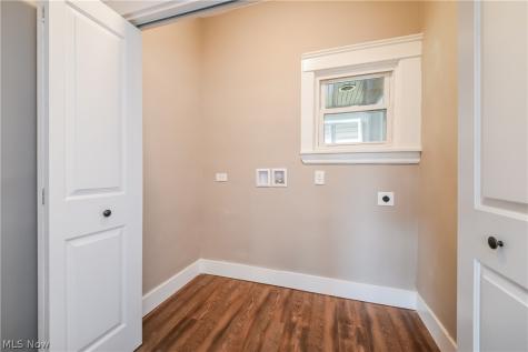 1376 Gladys Avenue Lakewood OH 44107