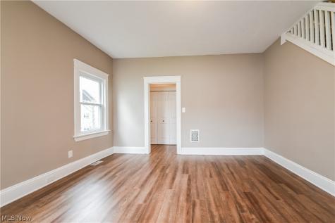 1376 Gladys Avenue Lakewood OH 44107