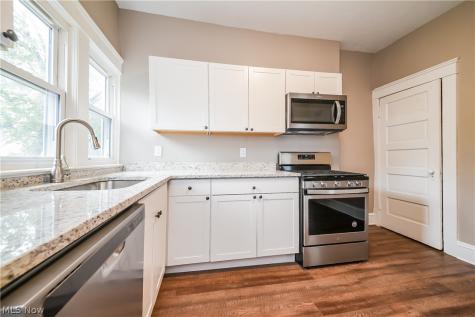 1376 Gladys Avenue Lakewood OH 44107