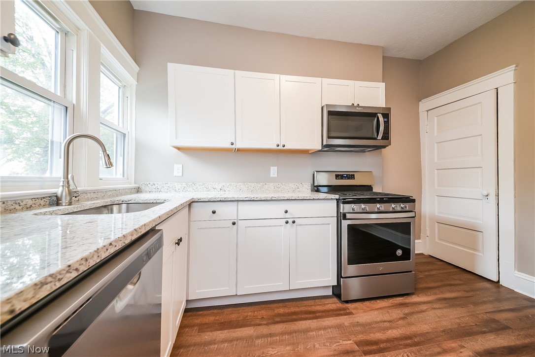1376 Gladys Avenue Lakewood OH 44107