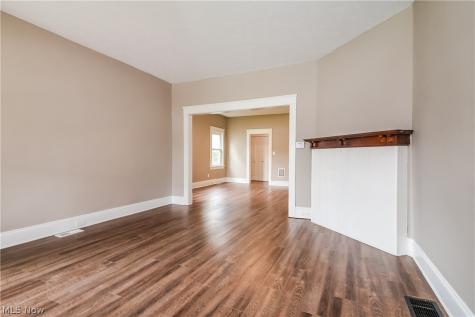1376 Gladys Avenue Lakewood OH 44107