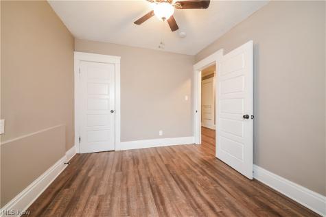 1376 Gladys Avenue Lakewood OH 44107