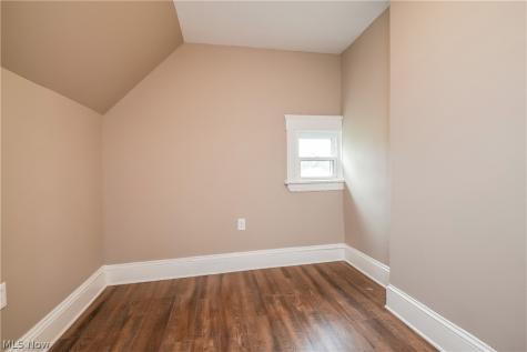 1376 Gladys Avenue Lakewood OH 44107