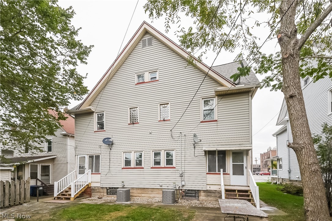 1376 Gladys Avenue Lakewood OH 44107