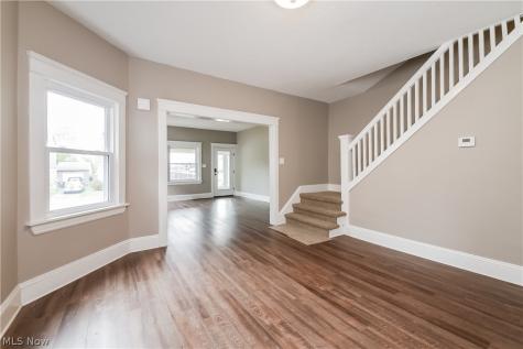 1376 Gladys Avenue Lakewood OH 44107