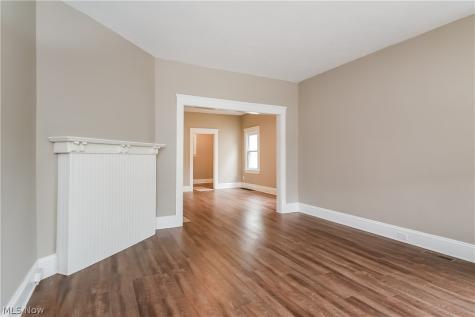 1376 Gladys Avenue Lakewood OH 44107