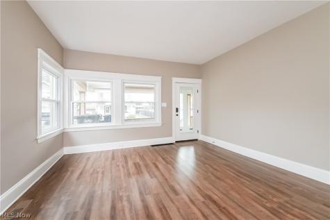 1376 Gladys Avenue Lakewood OH 44107
