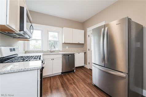 1376 Gladys Avenue Lakewood OH 44107