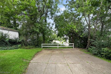 4916 E 90th Street Garfield Heights OH 44125