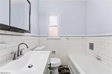 876 Eloise Drive Cleveland Heights OH 44112