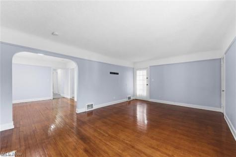 876 Eloise Drive Cleveland Heights OH 44112