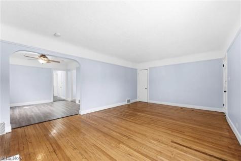 876 Eloise Drive Cleveland Heights OH 44112