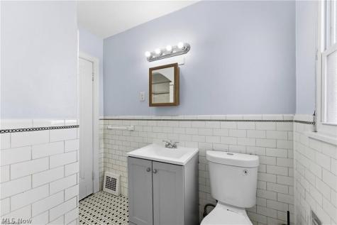 876 Eloise Drive Cleveland Heights OH 44112