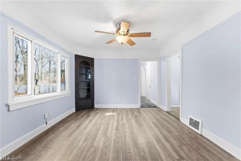 876 Eloise Drive Cleveland Heights OH 44112