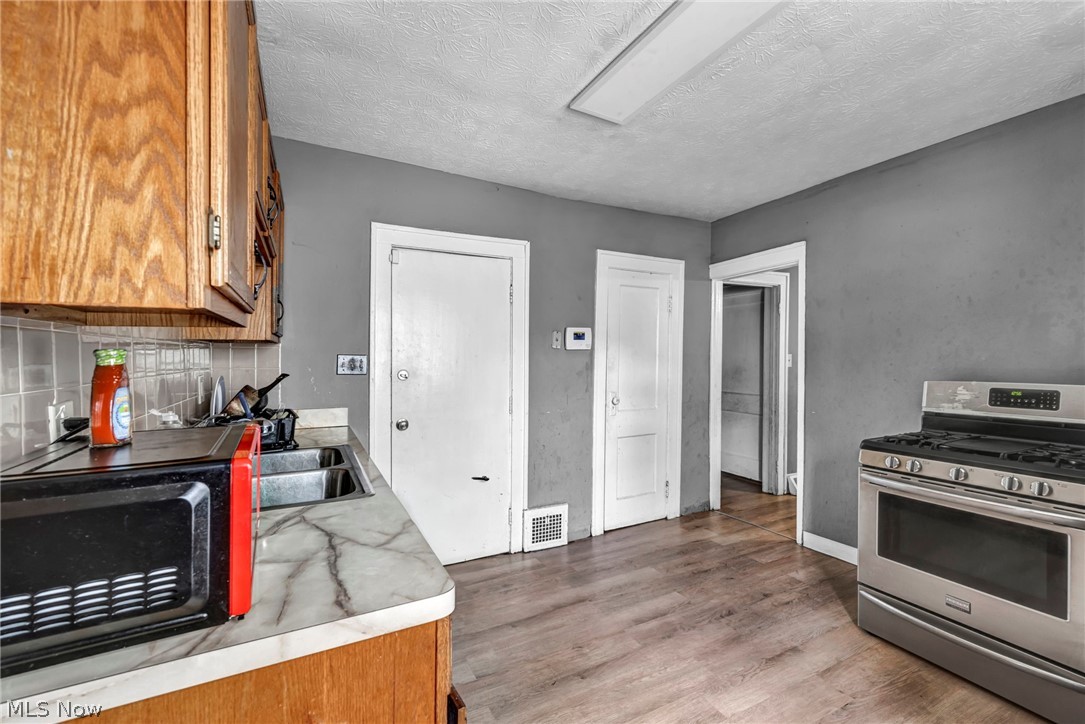 12109 Holborn Avenue Cleveland OH 44105