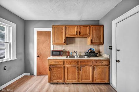 12109 Holborn Avenue Cleveland OH 44105