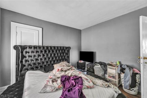 12109 Holborn Avenue Cleveland OH 44105
