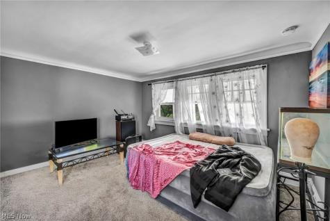 12109 Holborn Avenue Cleveland OH 44105