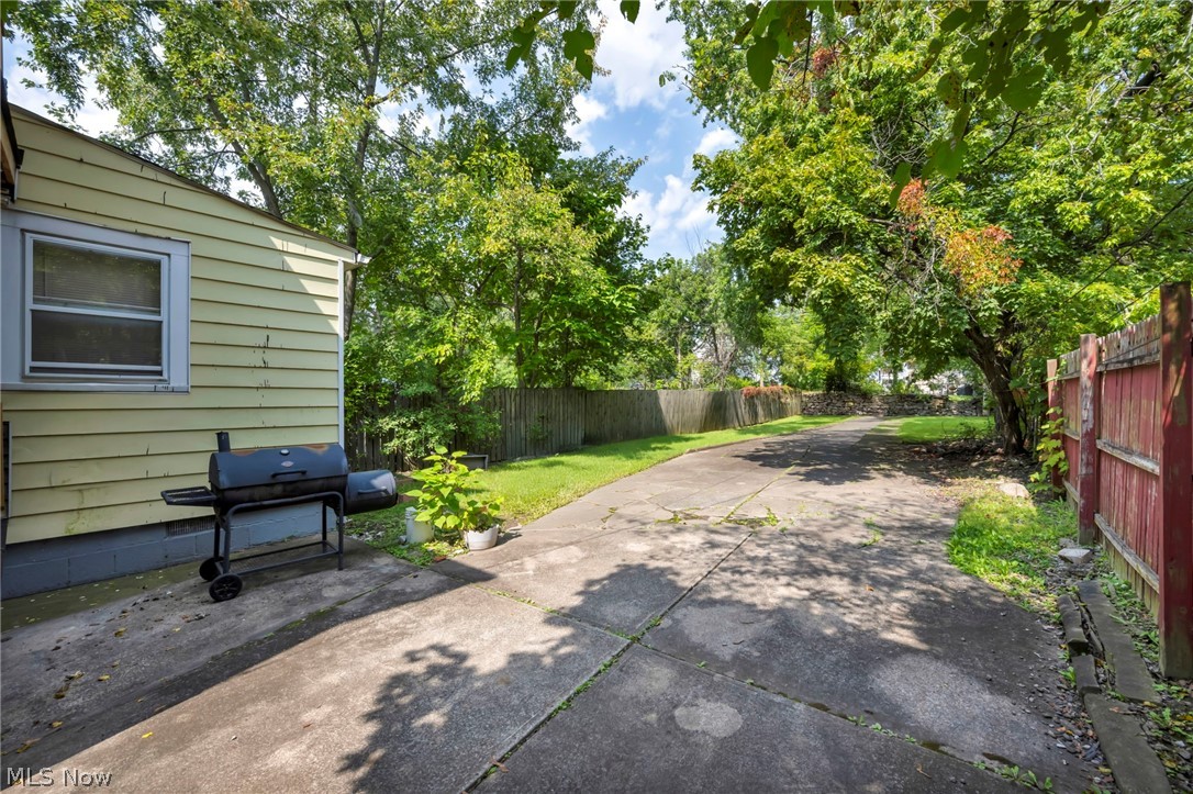 12109 Holborn Avenue Cleveland OH 44105