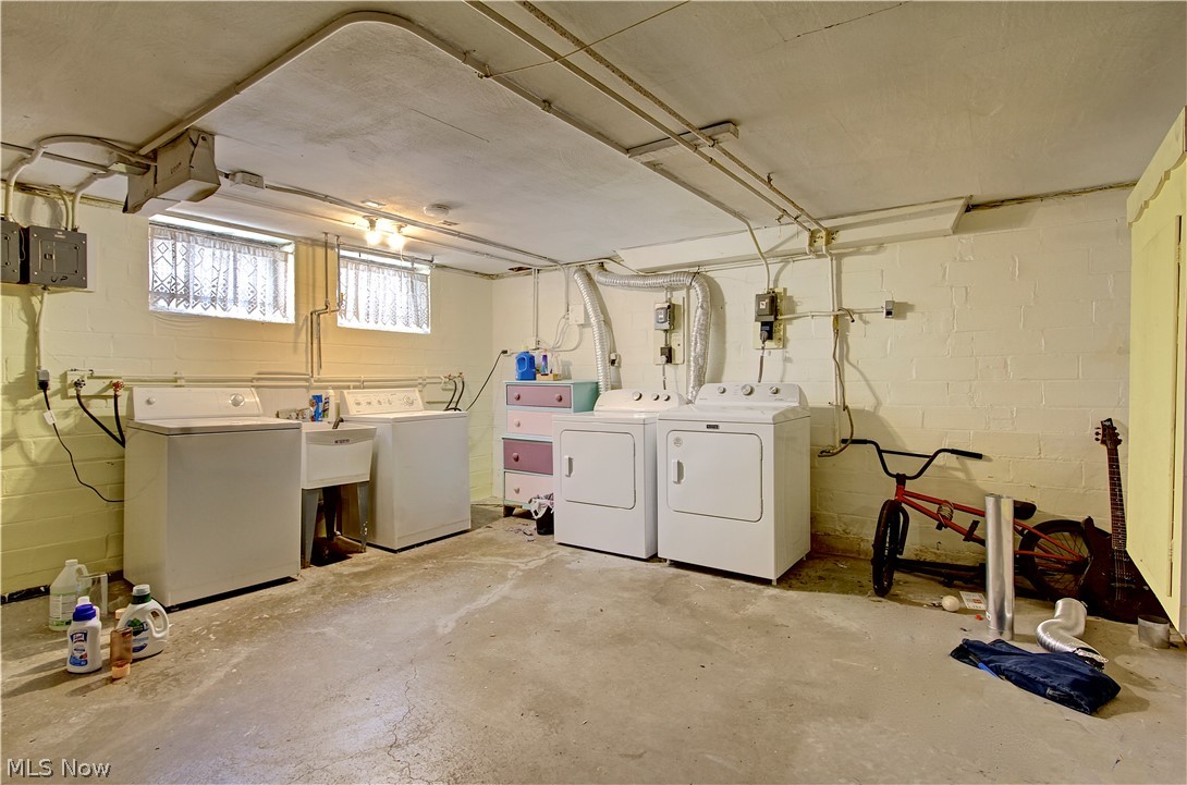 16912 Chatfield Avenue Cleveland OH 44111