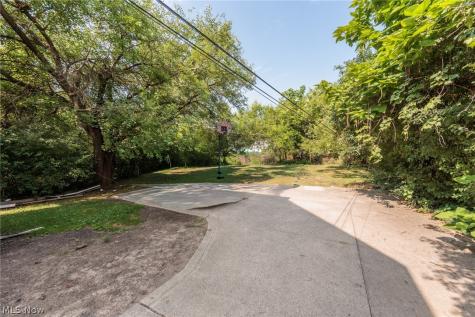 3608 E 147th Cleveland OH 44120