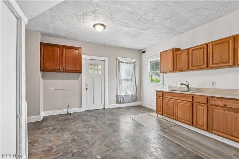 942 E 79th Street Cleveland OH 44103