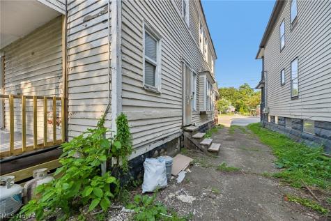 942 E 79th Street Cleveland OH 44103