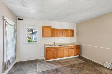 942 E 79th Street Cleveland OH 44103