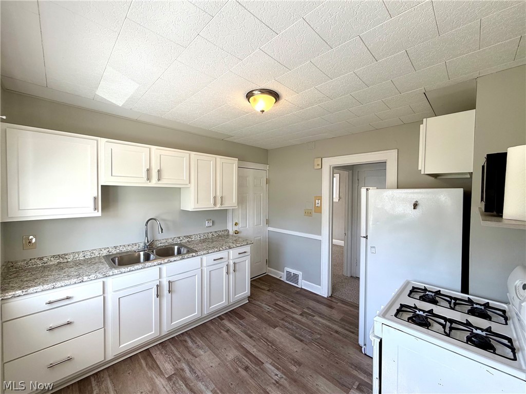 196 Henry Street Bedford OH 44146