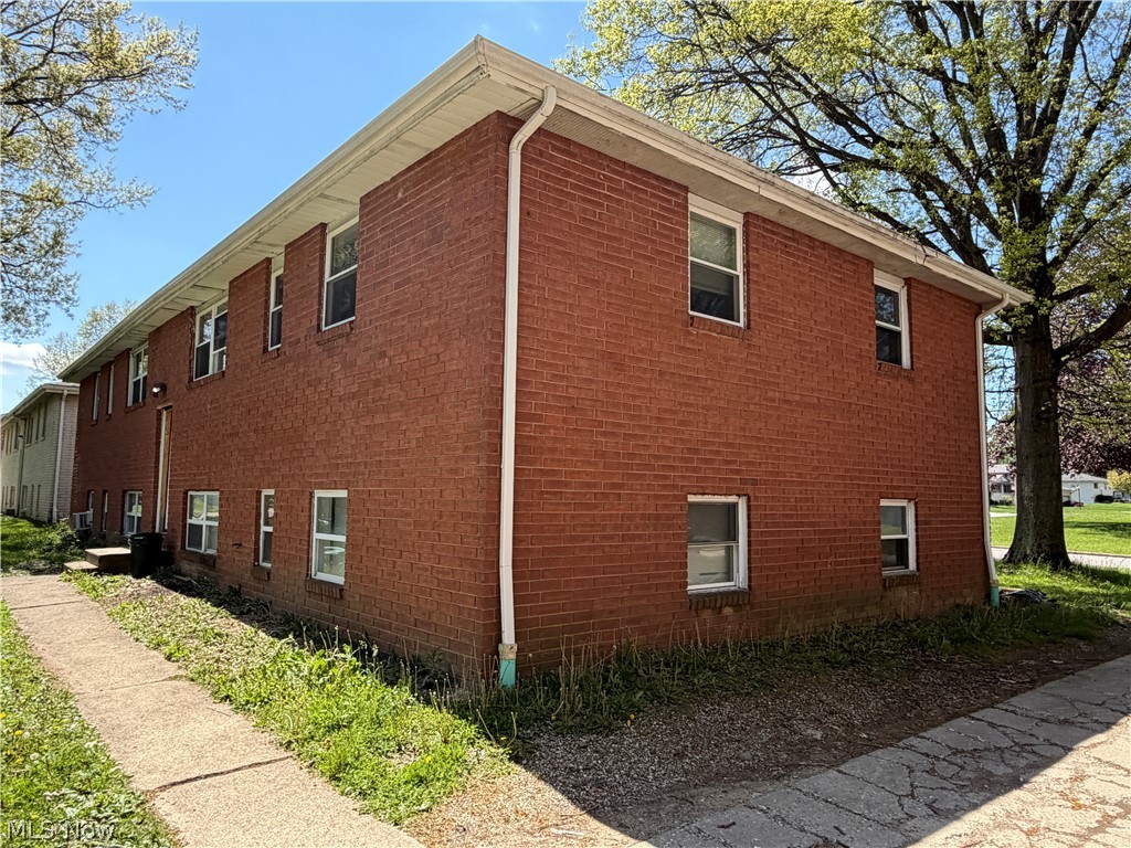 223 Kendall Avenue Campbell OH 44405