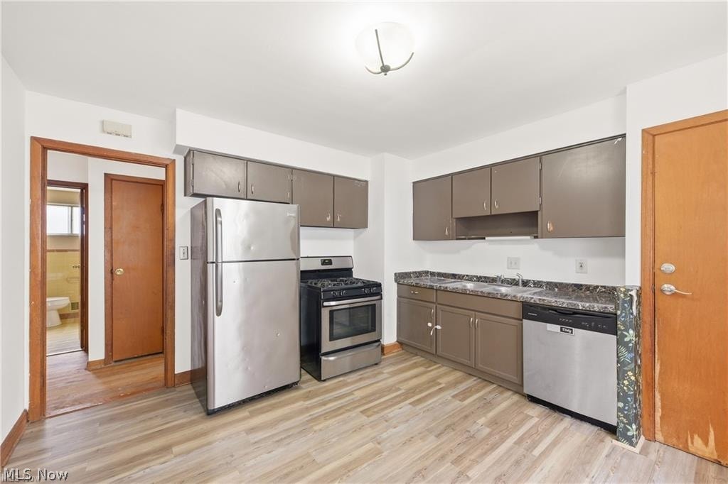 1530 Rockway Avenue Lakewood OH 44107