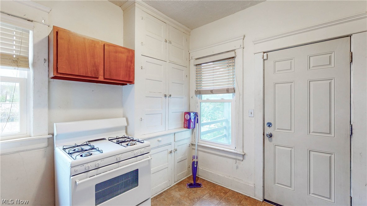 41-43 S Bates Street Akron OH 44303