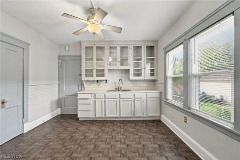 1296 Fry Avenue Lakewood OH 44107