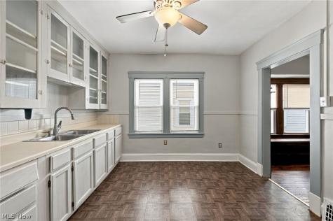 1296 Fry Avenue Lakewood OH 44107
